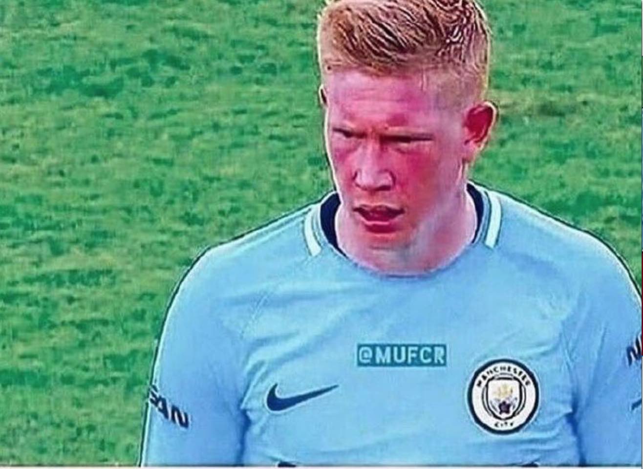 为球队打气！马刺名宿帕克今天来到了丰田中心观战马刺VS火箭