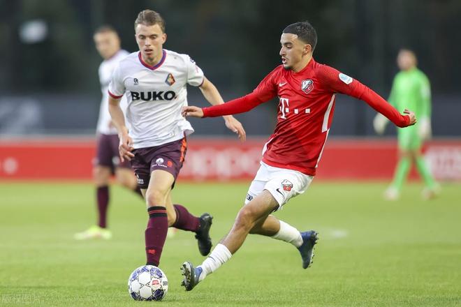 临危不乱的 临危不乱的